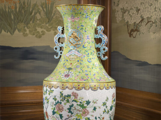 Deux vases cloisonnés, offerts par la Chine en 1910 - Photo Margareta Svensson