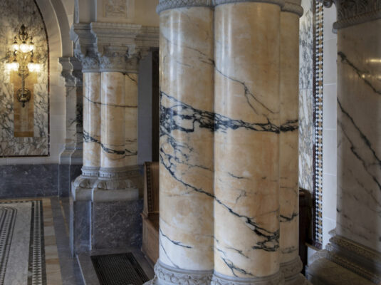 Marbre pour colonnes, piliers et sol, offert par l'Italie en 1913 - Photo: Margareta Svensson