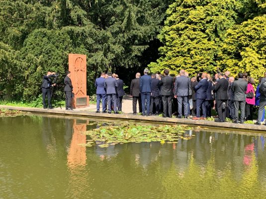 Ceremonie onthulling Khachkar