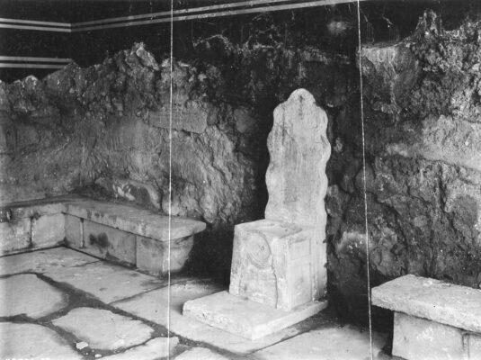 Throne Knossos - Historical photo