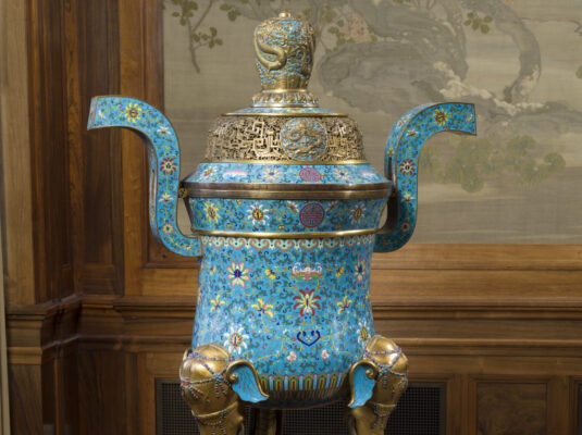 Twee cloisonné wierookbrander, geschonken door China in 1910, Foto Margareta Svensson