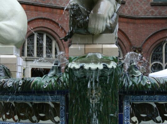 Denmark, détail de la fontaine porcelaine avec les ours polaires et lions de mer